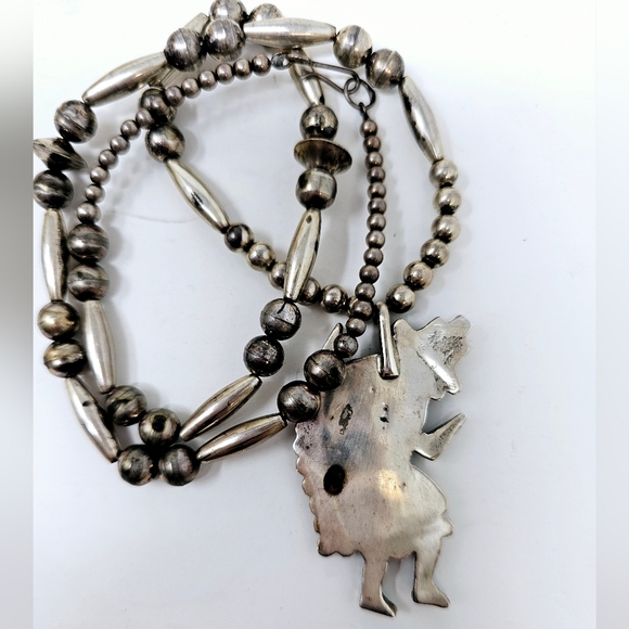 Signed Zuni Rainbow Man/ Chain included - Picture 7 of 7